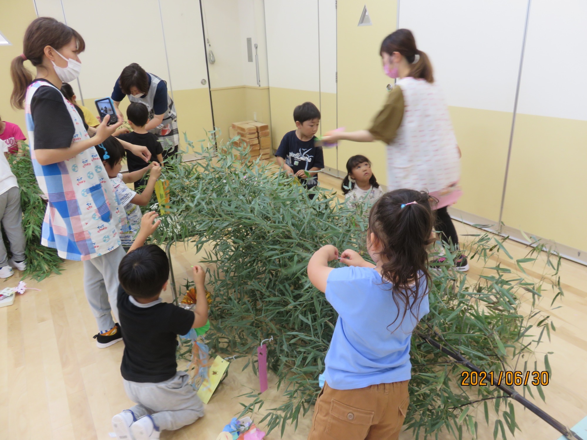 6月30日（水）　笹飾りつけ