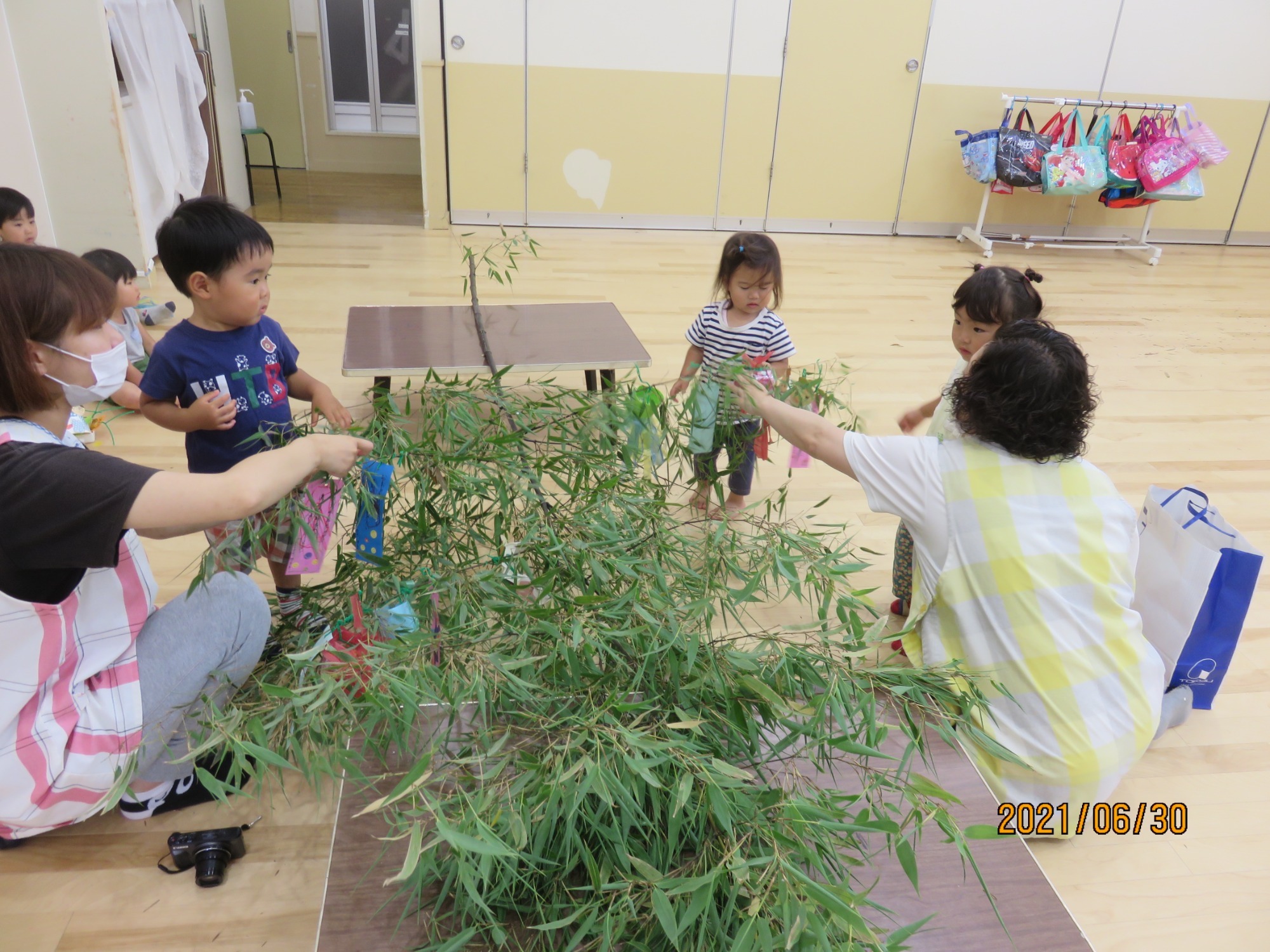 6月30日（水）　笹飾りつけ