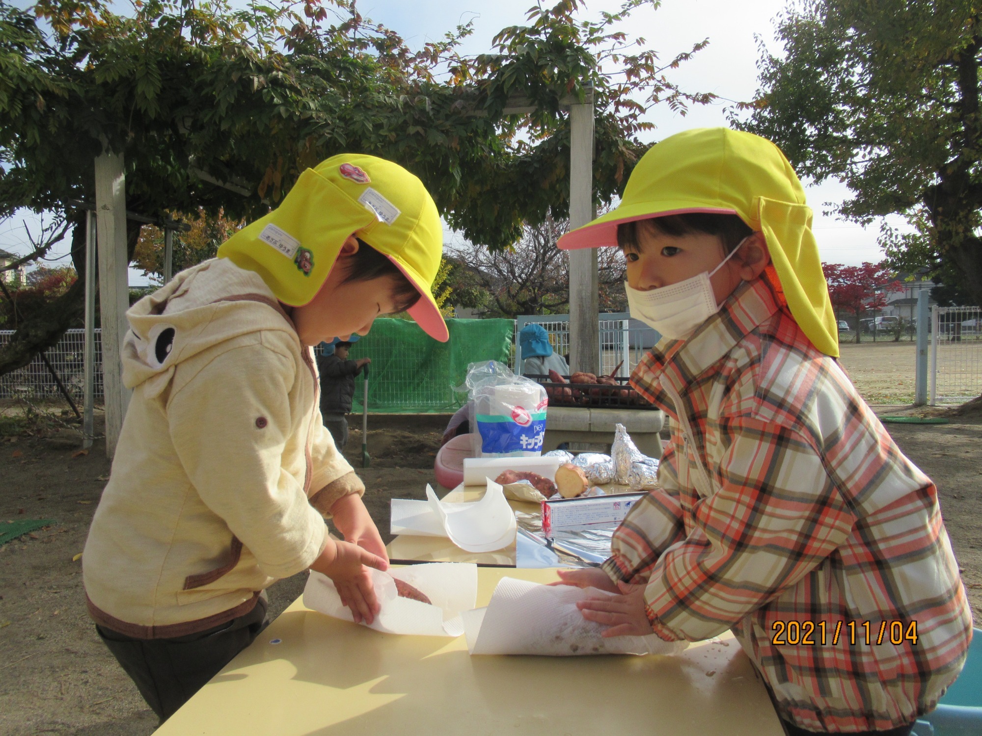 11月4日（木）焼き芋準備　5日（金）　焼き芋大会