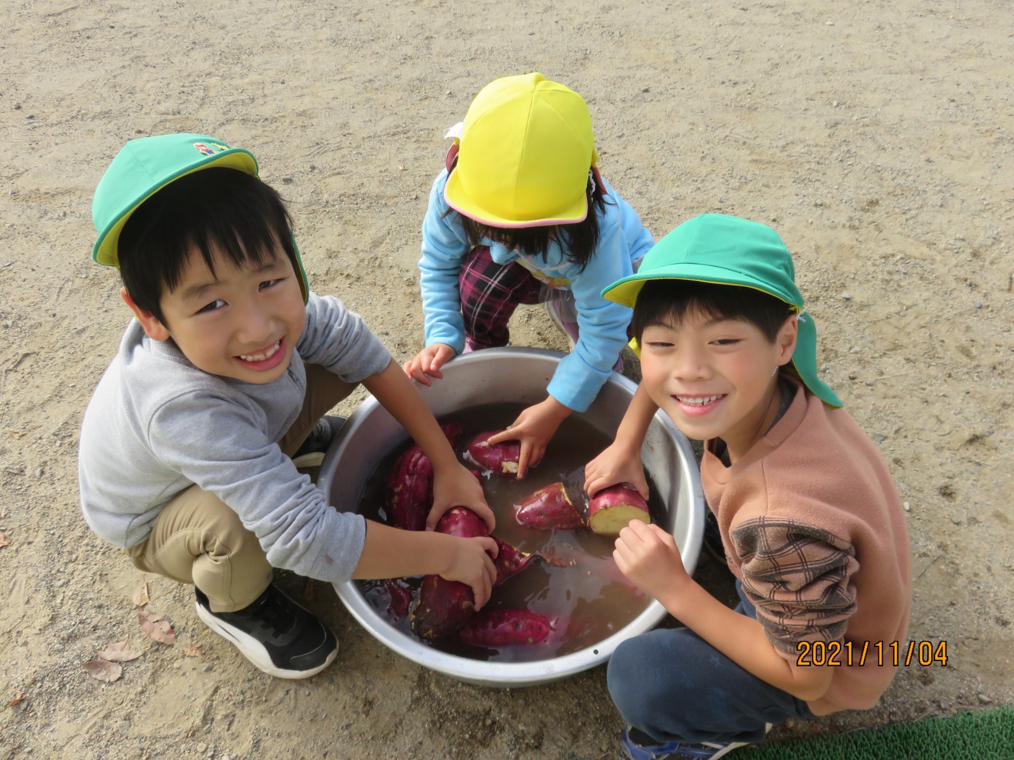 11月4日（木）焼き芋準備　5日（金）　焼き芋大会