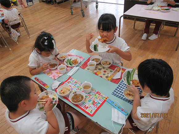 給食の様子